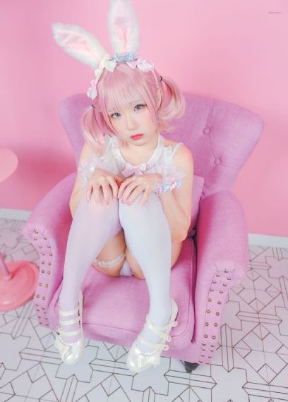 欧美化妆品美女_超清在线播放观看